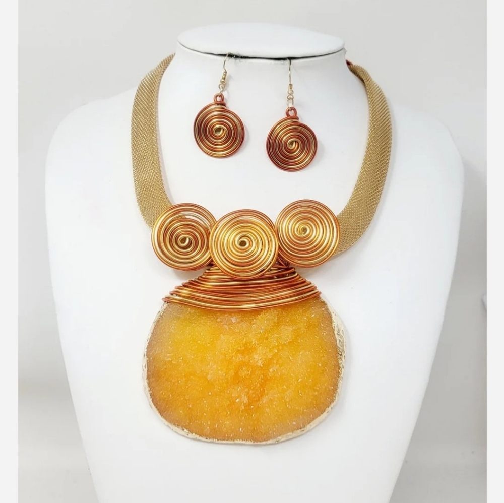 NWT gold orange swirl stone necklace set